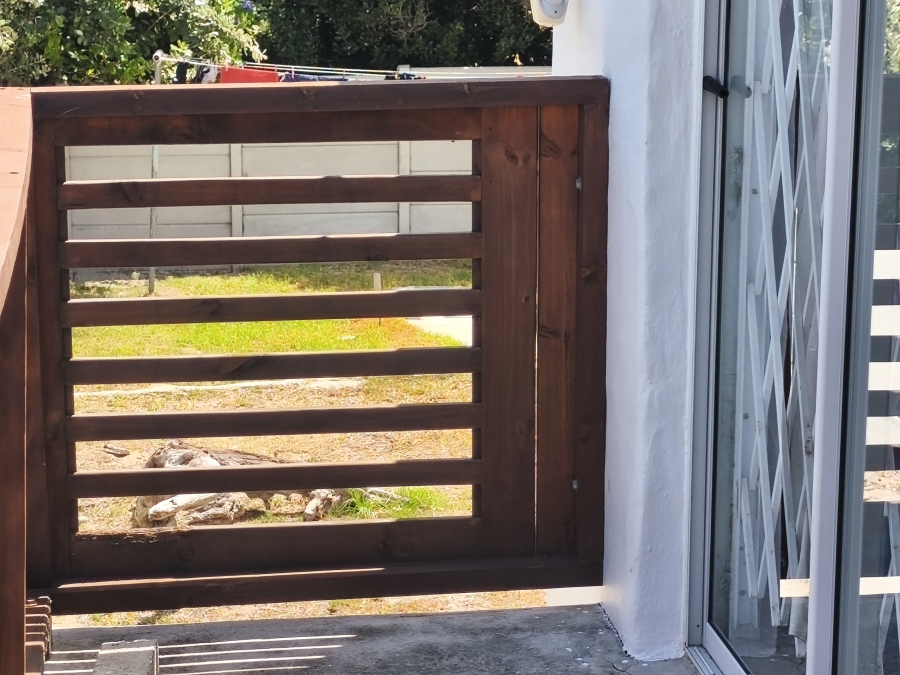 4 Bedroom Property for Sale in De Kelders Western Cape